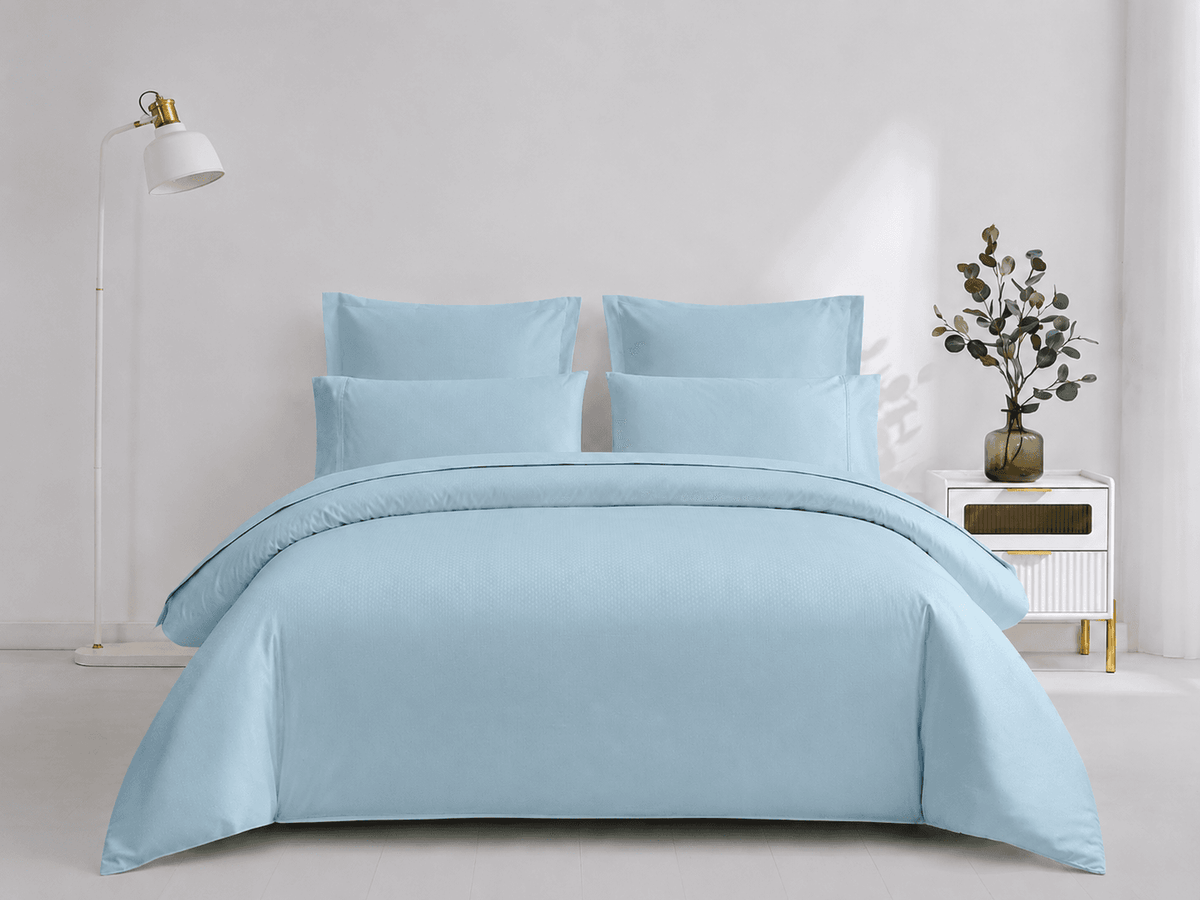 600 Thread Count Jacquard Swiss Dot 100% Cotton Sheet Set.