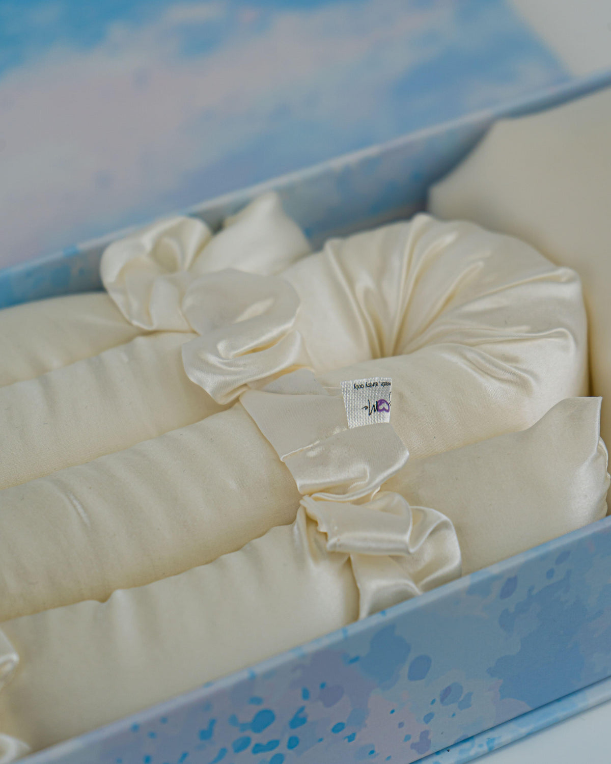 Hug Me Silk Gift Set - New Season Naturally Yours
