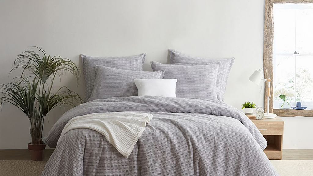 The Art of Layering: Transition Your Bedding from Summer to Fall 🛏️