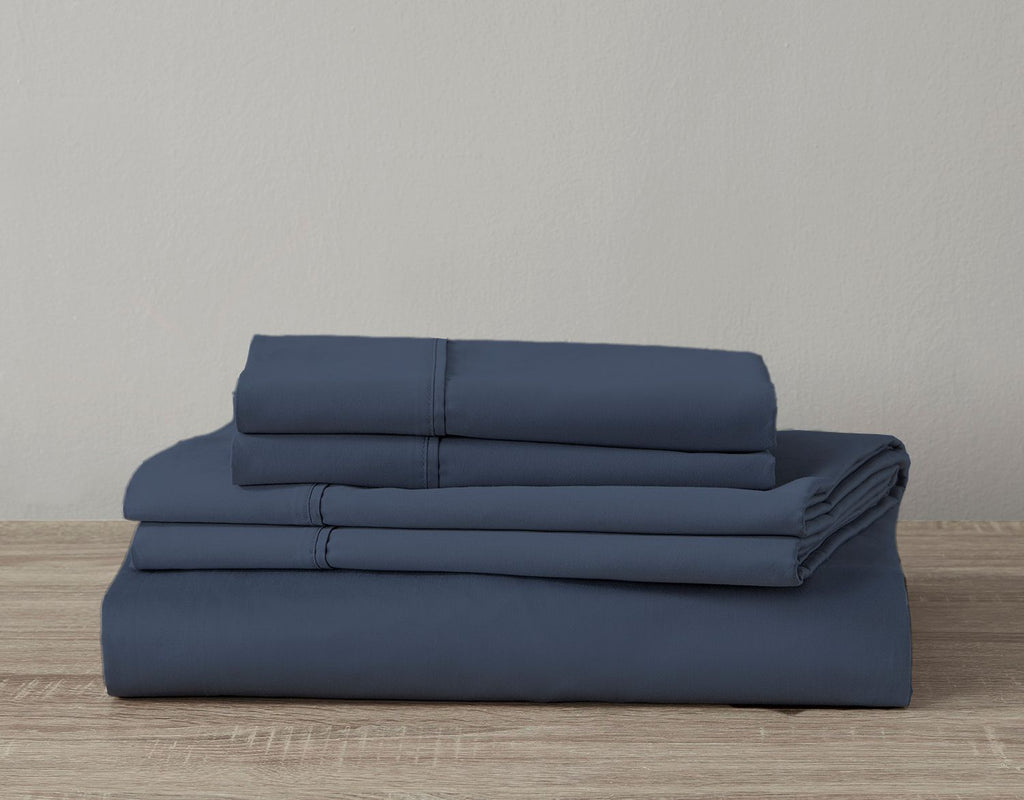 600 Thread Count Cotton Blue Berry Bed Sheet Set folded